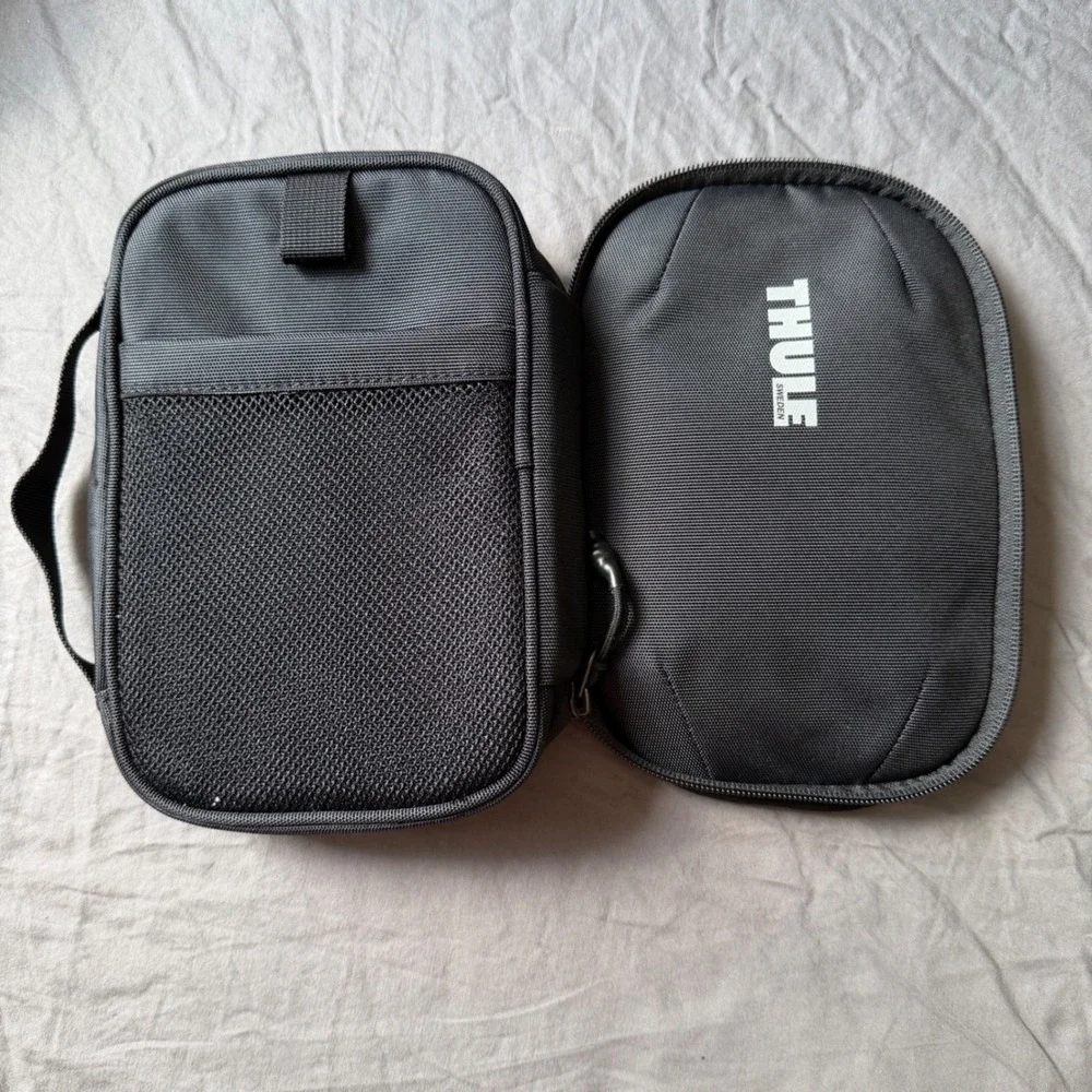 Thule Subterra PowerShuttle Electronics Organizer Travel Case NWT Black